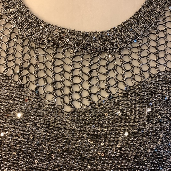 Beautiful metallic silver sequin sweater - Picture 2 of 4